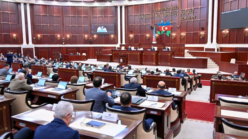 Milli Məclisin iclası başladı: 14 məsələyə baxılır