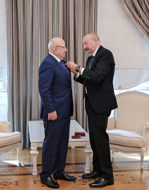 Prezident dağıstanlı siyasətçi Qurban Qurbanova 