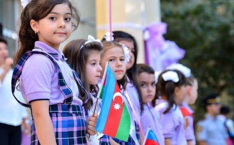 Məktəbə başlayan hər min şagirddən səkkizi necə yoxa çıxıb?