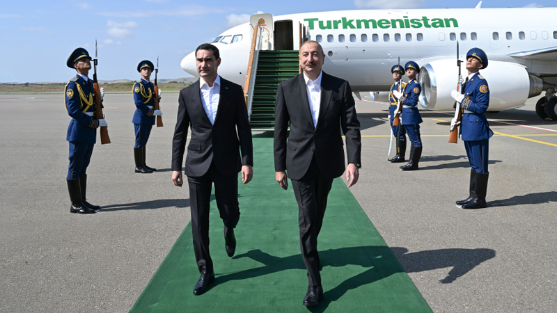 Prezident Sərdar Berdiməhəmmədovu Füzulidə qarşıladı (FOTO)