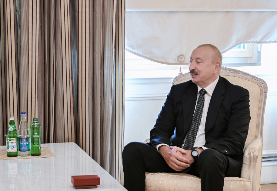 Prezident dağıstanlı siyasətçi Qurban Qurbanova 