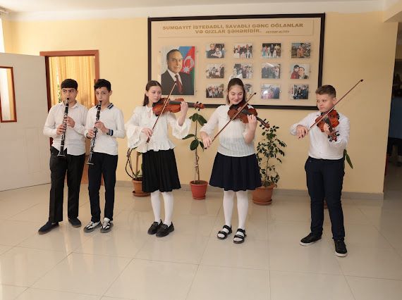 Deputat Elnarə Akimovanın təşəbbüsü ilə alimlər və yazarlar məktəblilərlə görüşdü (FOTO)
