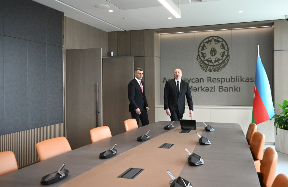 Prezident Mərkəzi Bankın yeni binasının açılışında iştirak etdi (FOTO)