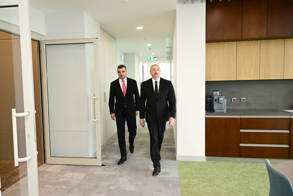 Prezident Mərkəzi Bankın yeni binasının açılışında iştirak etdi (FOTO)