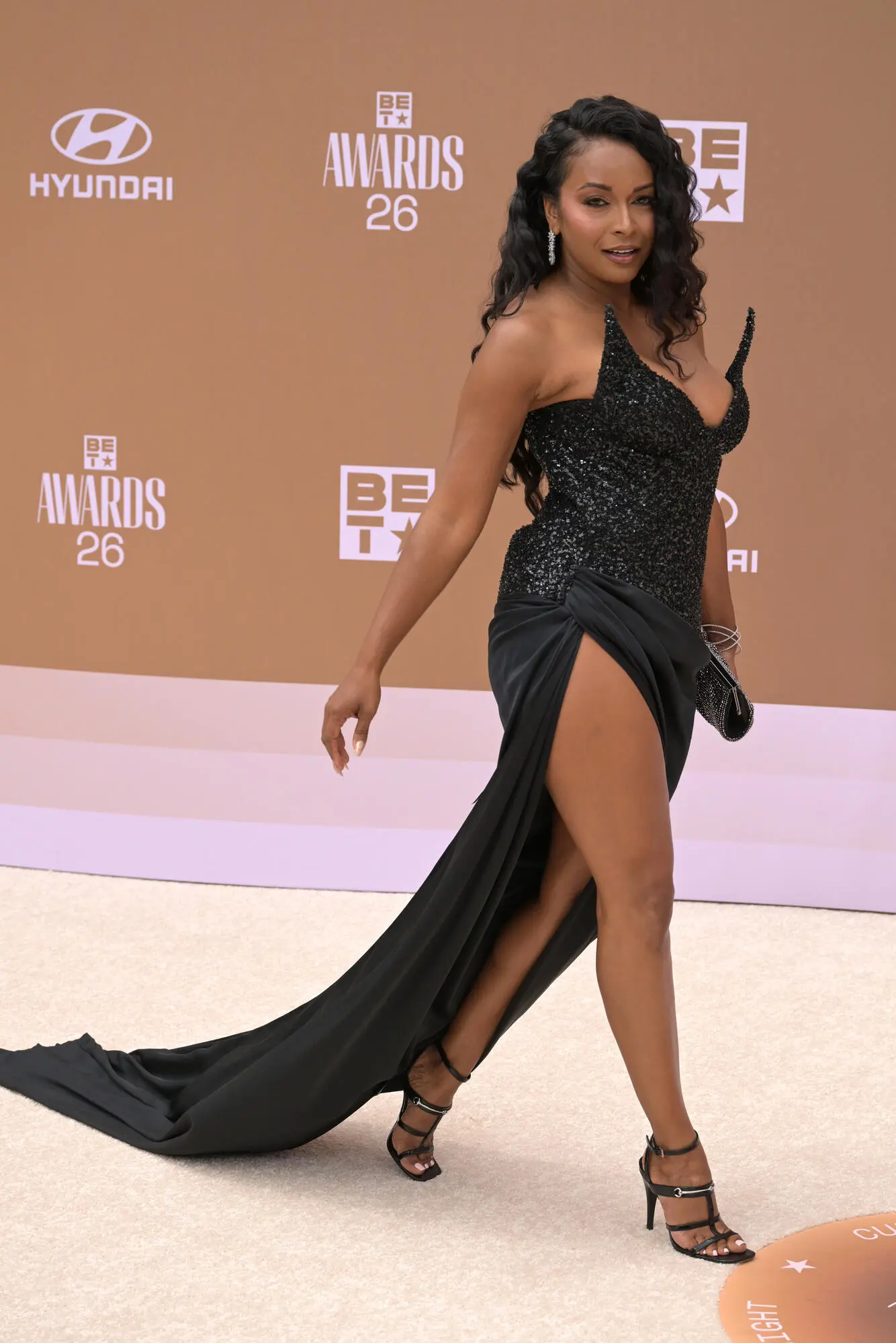 BET Awards 2026: Los-Ancelesdə qırmızı xalının ən parlaq obrazları (FOTOLAR)