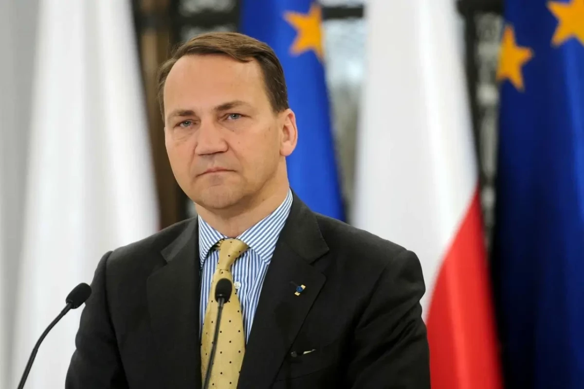 Sikorski: Zelenski və Putin birbaşa danışıqlar aparmalıdır