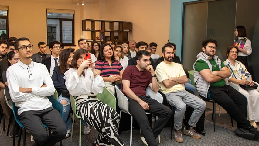 20 ildir ABŞ-də yaşayan azərbaycanlı süni intellekt mütəxəssisi Bakıda seminar verdi (FOTO)