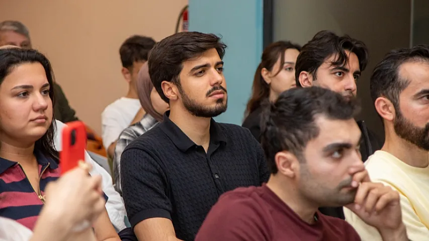 20 ildir ABŞ-də yaşayan azərbaycanlı süni intellekt mütəxəssisi Bakıda seminar verdi (FOTO)