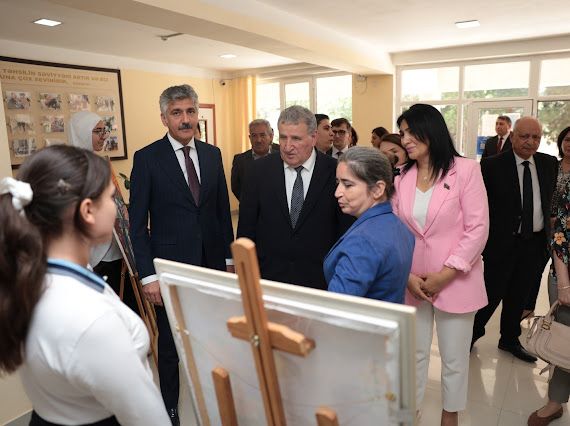 Deputat Elnarə Akimovanın təşəbbüsü ilə alimlər və yazarlar məktəblilərlə görüşdü (FOTO)