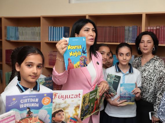 Deputat Elnarə Akimovanın təşəbbüsü ilə alimlər və yazarlar məktəblilərlə görüşdü (FOTO)