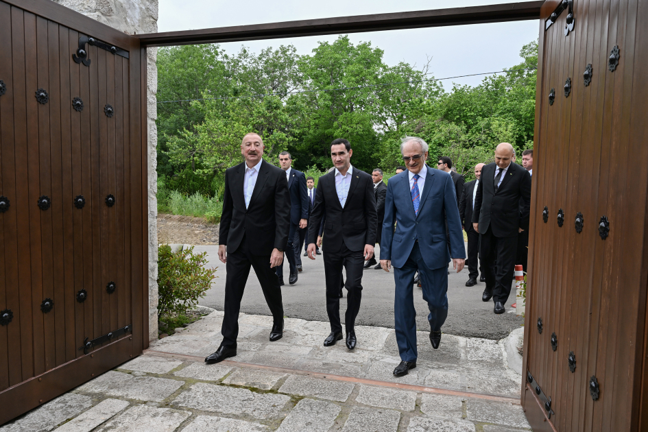 Türkmənistan Prezidentinə Qarabağ atı hədiyyə edildi (YENİLƏNİB)