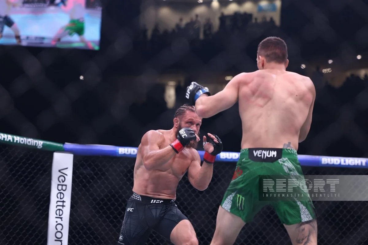 UFC: Rafael Fiziyev Bakıdakı əsas döyüşdə qələbə qazandı (FOTO)