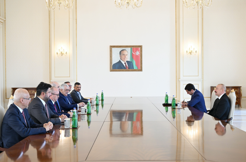 Prezident TBMM sədrinin rəhbərlik etdiyi nümayəndə heyətini qəbul etdi (FOTO)