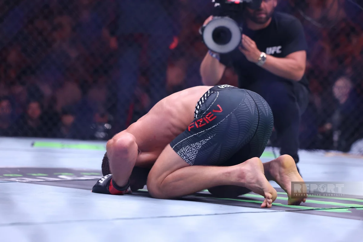 UFC: Rafael Fiziyev Bakıdakı əsas döyüşdə qələbə qazandı (FOTO)