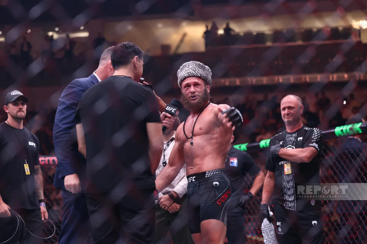 UFC: Rafael Fiziyev Bakıdakı əsas döyüşdə qələbə qazandı (FOTO)