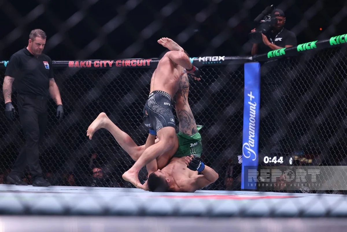 UFC: Rafael Fiziyev Bakıdakı əsas döyüşdə qələbə qazandı (FOTO)