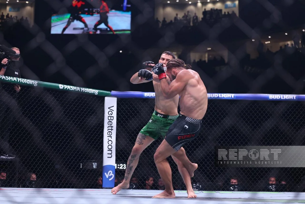 UFC: Rafael Fiziyev Bakıdakı əsas döyüşdə qələbə qazandı (FOTO)