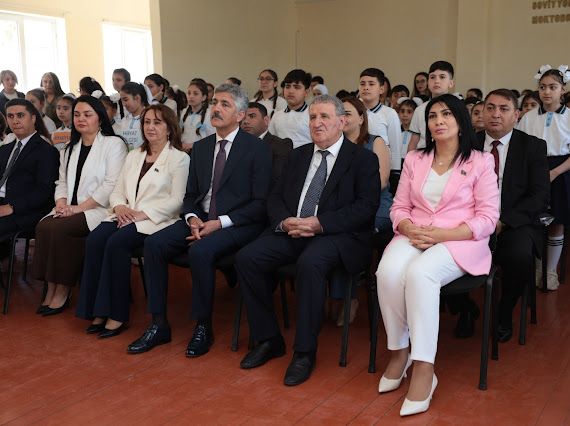 Deputat Elnarə Akimovanın təşəbbüsü ilə alimlər və yazarlar məktəblilərlə görüşdü (FOTO)