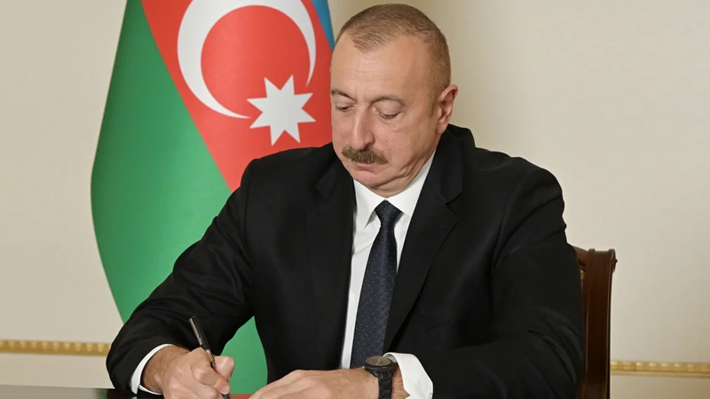 Prezident rusiyali siyasətçi Qurban Qurbanovu 