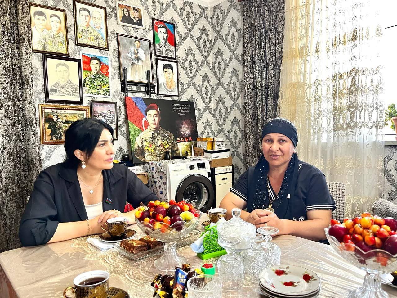 Deputat Elnarə Akimova şəhid və qazi ailələrini ziyarət etdi (FOTO)