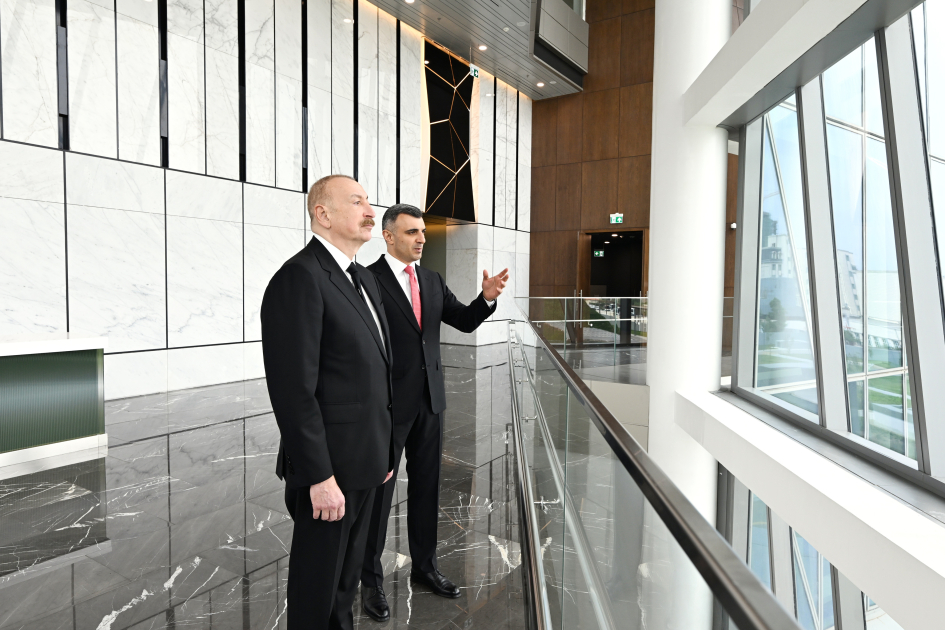 Prezident Mərkəzi Bankın yeni binasının açılışında iştirak etdi (FOTO)