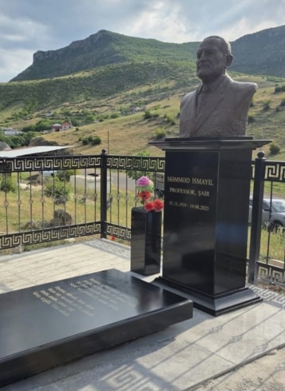 Məmməd İsmayılın qəbirüstü abidəsi ucaldıldı (FOTO)