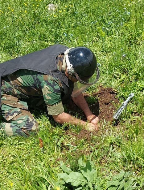Şahbuzda tank əleyhinə qumbaraatanın idarəetmə mühərriki aşkarlandı (FOTO/VİDEO)