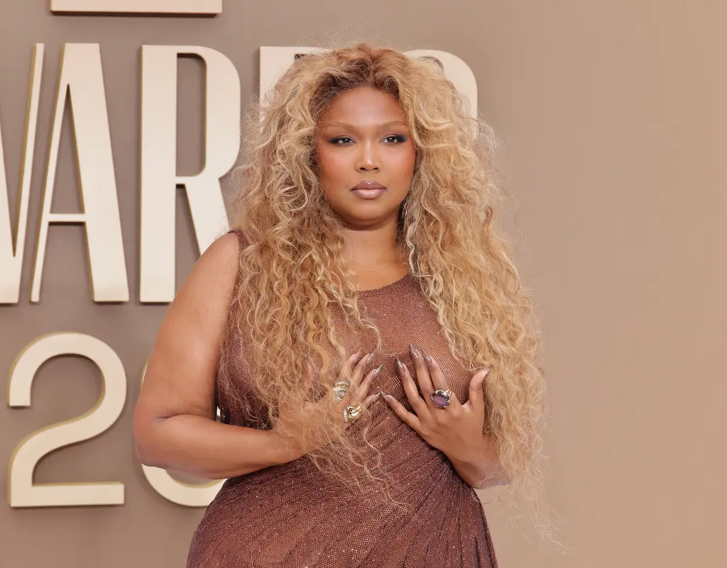 BET Awards 2026: Los-Ancelesdə qırmızı xalının ən parlaq obrazları (FOTOLAR)