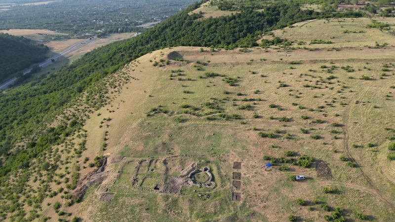 Qəbələdəki Kilsədağ kompleksində 10-dan artıq bürc yeri aşkarlandı (FOTO)