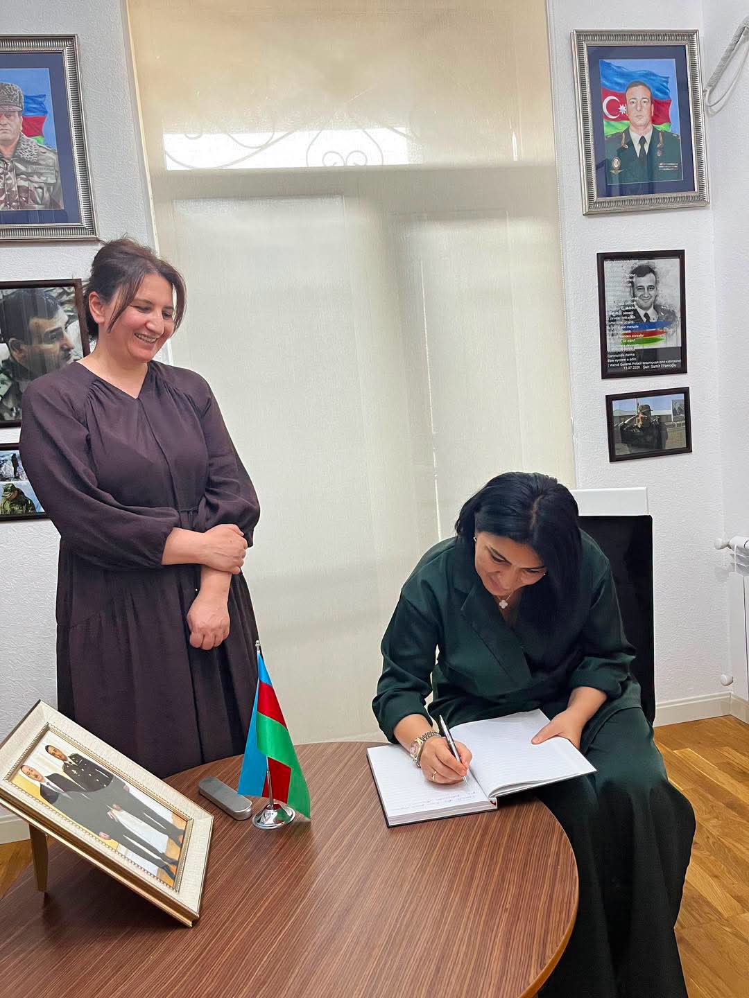 Deputat Elnarə Akimova şəhid general-mayor Polad Həşimovun ailəsini ziyarət etdi (FOTO)