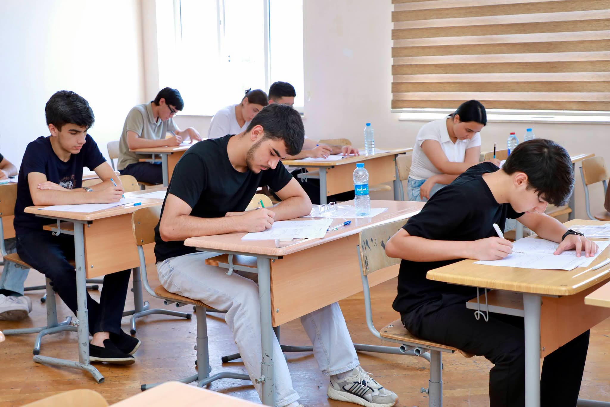 DİM qəbul imtahanı keçirdi, 12 nəfərdə telefon aşkarlandı (FOTO)