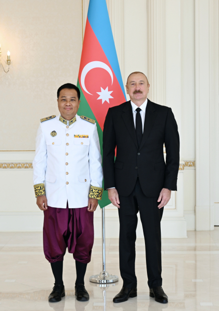 Prezident yeni səfirlərin etimadnaməsini qəbul etdi (YENİLƏNİB)