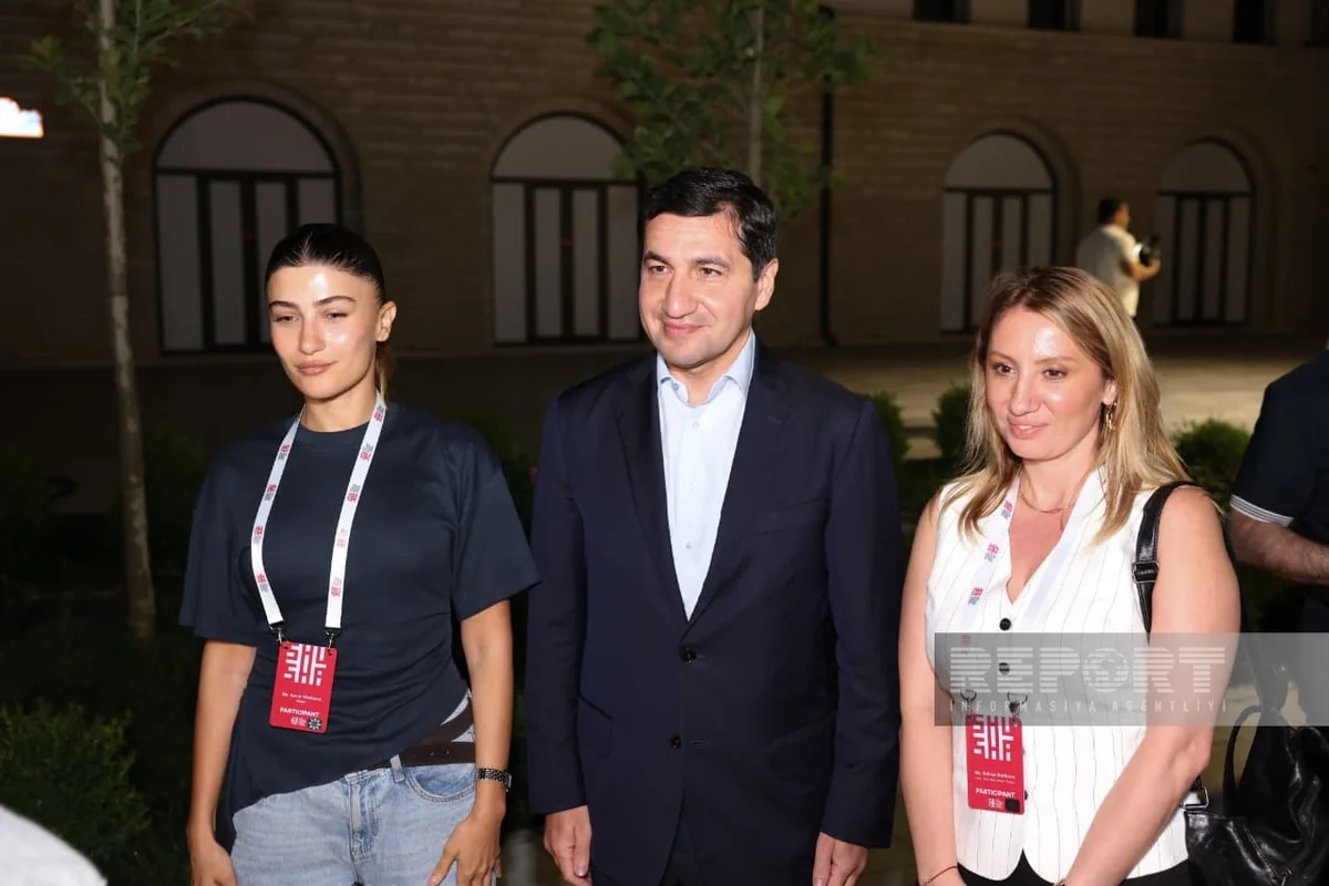 Hikmət Hacıyev IV Şuşa Qlobal Media Forumunun iştirakçıları ilə görüşdü (FOTO)