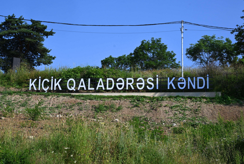 Prezident Şuşanın Kiçik Qaladərəsi kəndində sakinlərlə görüşdü (FOTOLAR)