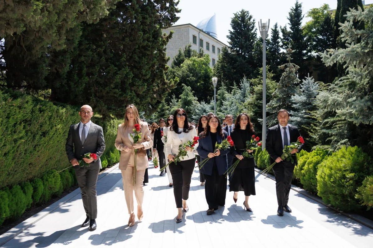 MEDİA, Audiovizual Şura və Mətbuat Şurasının nümayəndələri Fəxri xiyabanı ziyarət etdi (FOTO)