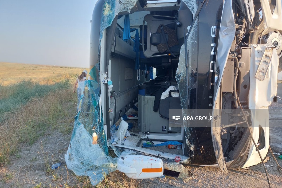 Hacıqabulda sərnişin avtobusu aşdı: 30-dan çox yaralı var (FOTO)