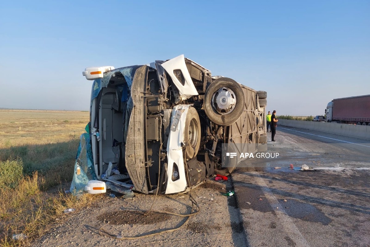 Hacıqabulda sərnişin avtobusu aşdı: 30-dan çox yaralı var (FOTO)