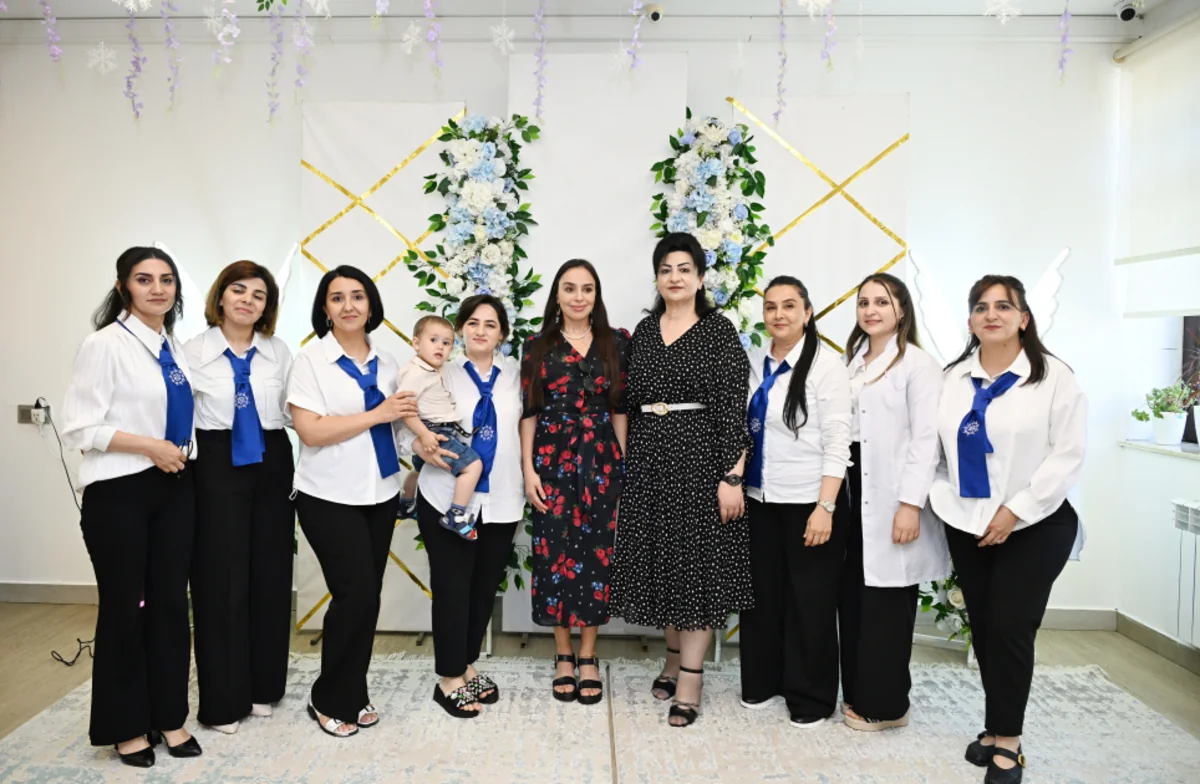 Leyla Əliyeva Şəkidə Uşaq evi sosial xidmət müəssisəsinin sakinləri ilə görüşdü (FOTO)