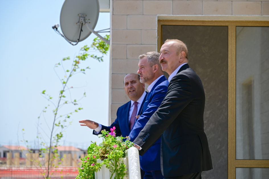 Prezidentlər Baş Qərvənd kəndində görülən işlərlə tanış oldu (FOTO)