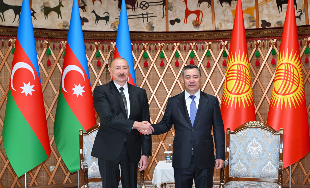 İlham Əliyevin Sadır Japarov ilə təkbətək görüşü keçirildi