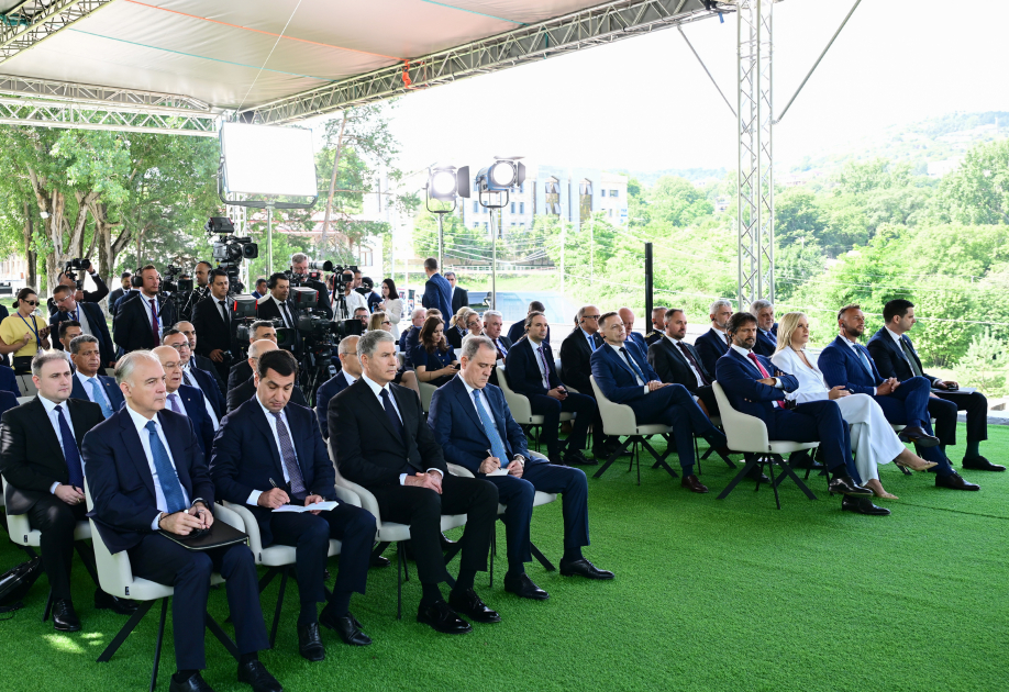 İlham Əliyevin Şuşada Slovakiya Prezidenti ilə geniş tərkibdə görüşü oldu (YENİLƏNİR)