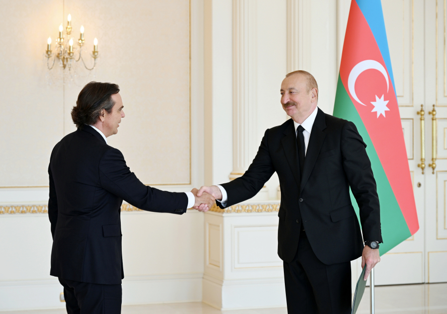 Prezident yeni səfirlərin etimadnaməsini qəbul etdi (YENİLƏNİB)