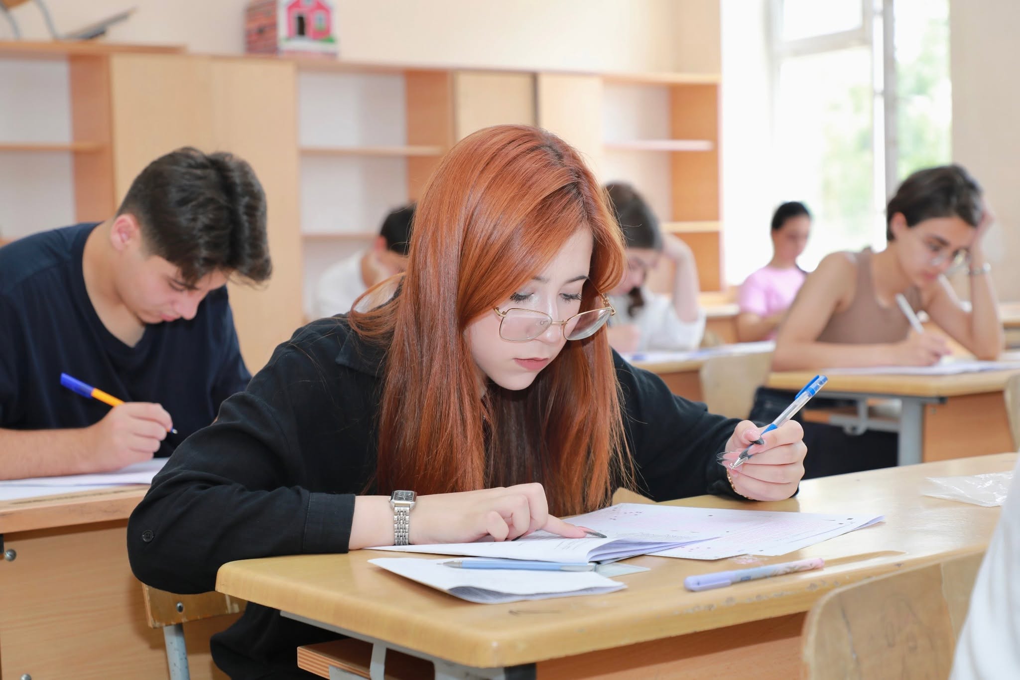II və III ixtisas qrupları üzrə qəbul imtahanı keçirildi, 11 nəfərdə telefon aşkarlandı (FOTO)