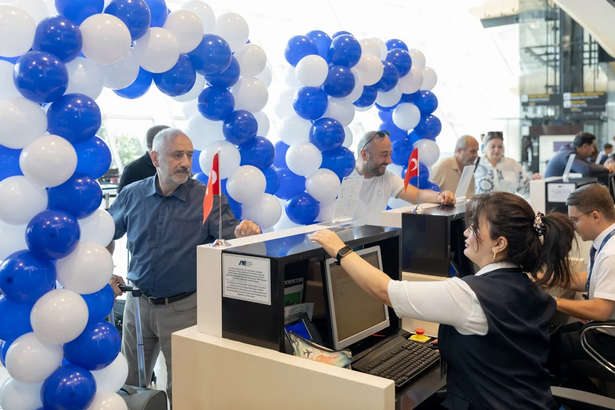 AZAL Qarsa ilk reysini həyata keçirdi (FOTO)