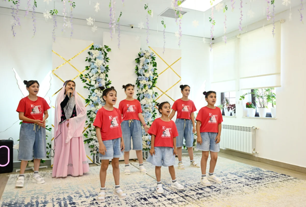 Leyla Əliyeva Şəkidə Uşaq evi sosial xidmət müəssisəsinin sakinləri ilə görüşdü (FOTO)