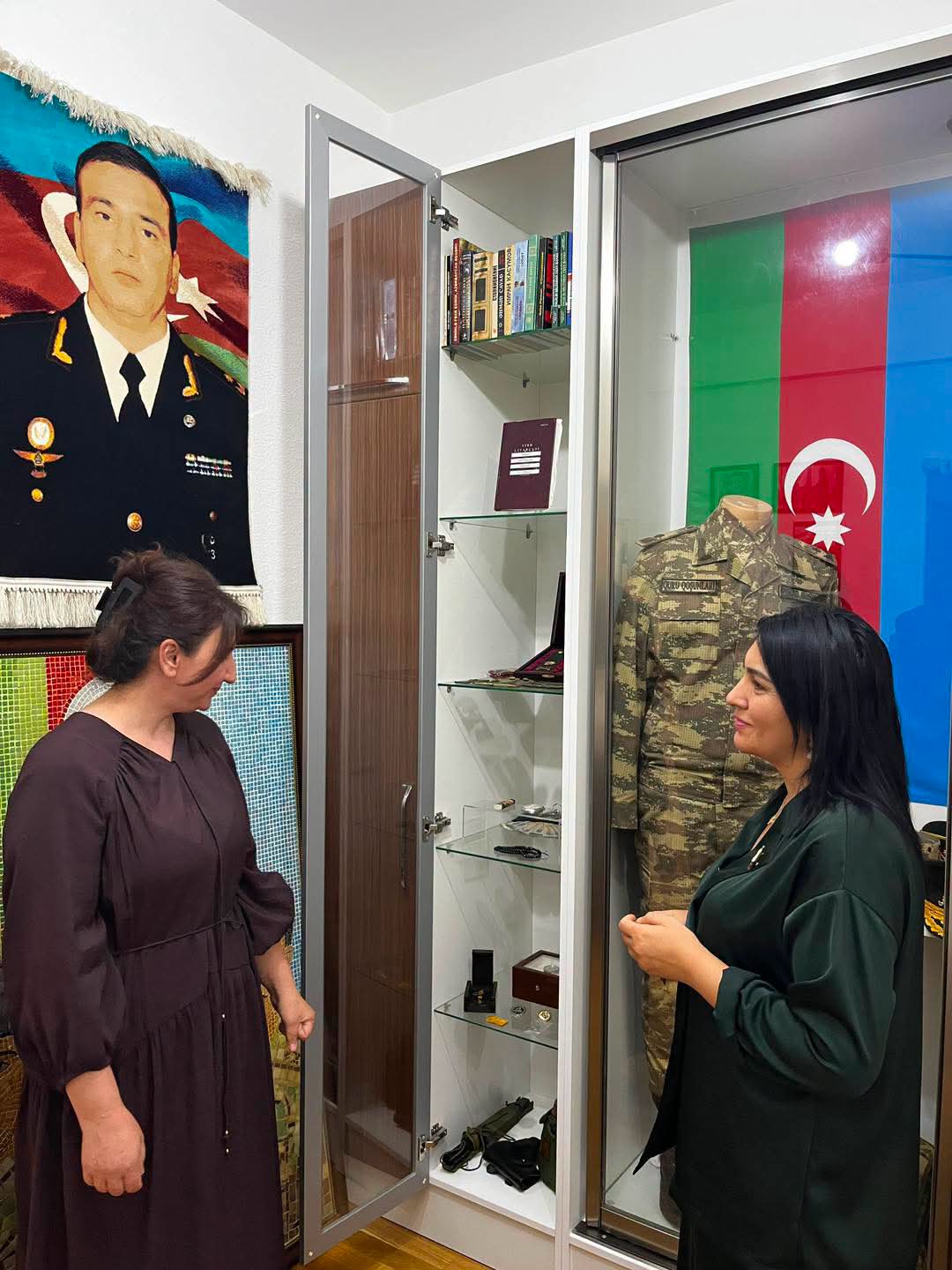 Deputat Elnarə Akimova şəhid general-mayor Polad Həşimovun ailəsini ziyarət etdi (FOTO)