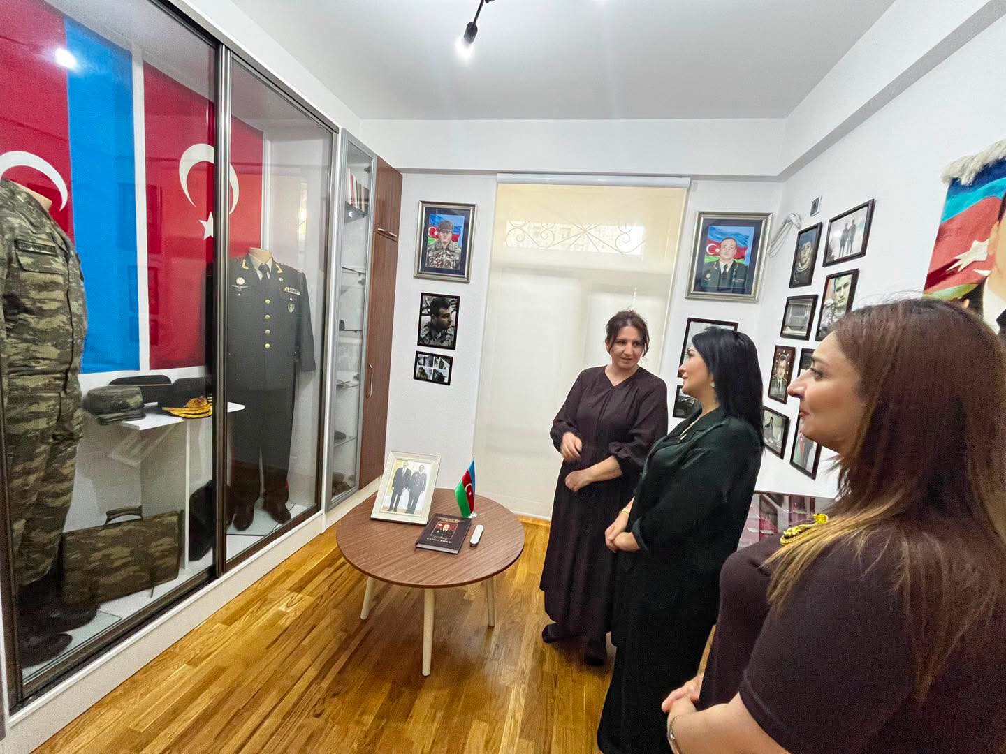 Deputat Elnarə Akimova şəhid general-mayor Polad Həşimovun ailəsini ziyarət etdi (FOTO)