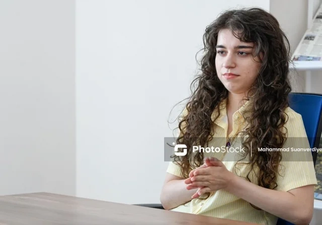 Ana qızı ilə eyni ildə ali məktəbi bitirdi: 20 il sonra gerçəkləşən arzu (FOTO)