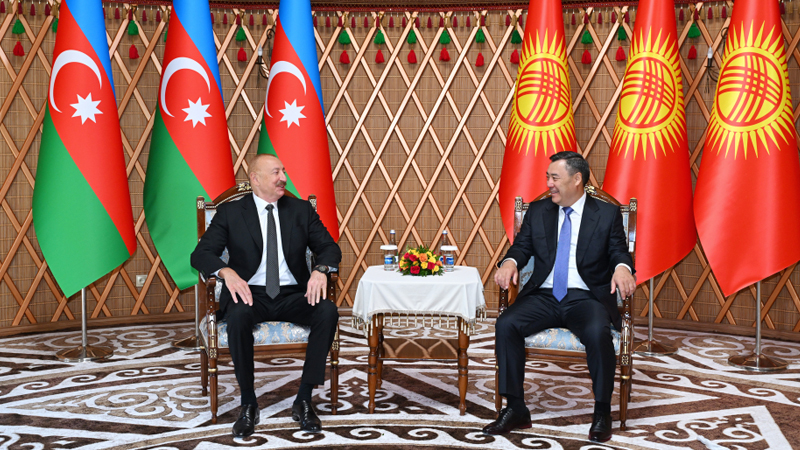 İlham Əliyevin Sadır Japarov ilə təkbətək görüşü keçirildi