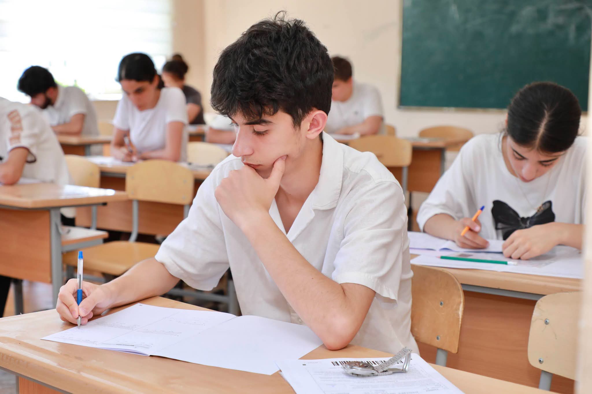 DİM qəbul imtahanı keçirdi, 12 nəfərdə telefon aşkarlandı (FOTO)